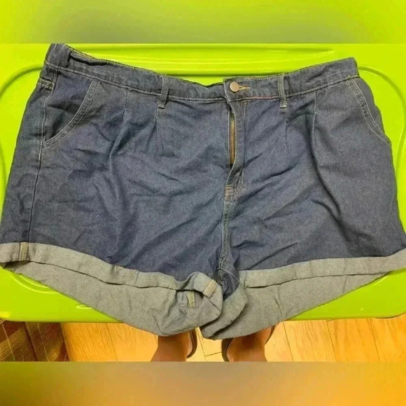 SHEIN Curve Jean Shorts - Picture 1 of 3